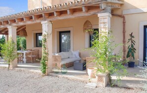 Outdoor dining - Nice home in Campos with private swimming pool, can be inside or outside (Campos)