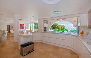 Fridge, microwave, oven, stovetop - Gorgeous home in Palma with sauna (Palma)