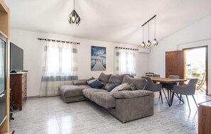 Smart TV, ping pong - Luxurious home in Ariany with private swimming pool, can be inside or outside (Ariany)