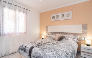 2 habitaciones, tabla de planchar con plancha y cuna de viaje 