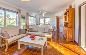TV - 4 bedroom awesome home in Playa de Muro (Playa de Muro)