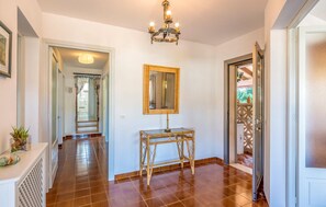 Interior - 4 bedroom awesome home in Playa de Muro (Playa de Muro)