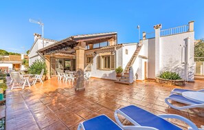 Outdoor dining - 4 bedroom awesome home in Playa de Muro (Playa de Muro)