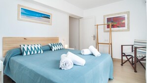 2 bedrooms, in-room safe, iron/ironing board, travel cot - 2 bedroom awesome apartment in Can Picafort (Can Picafort)