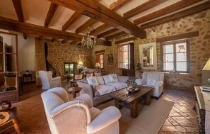 TV - Amazing home in Esporles with sauna (Esporles)