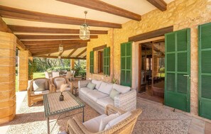 Outdoor dining - Amazing home in Esporles with sauna (Esporles)