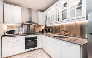 Fridge, microwave, oven, stovetop - Awesome home in Cala Millor with WiFi (Cala Millor)