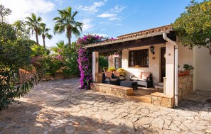 Terrace/patio - Awesome home in Cala Millor with WiFi (Cala Millor)