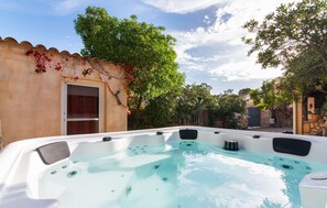 Outdoor spa tub - Awesome home in Cala Millor with WiFi (Cala Millor)
