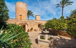 Terrace/patio - Nice home in Santanyi with private swimming pool, can be inside or outside (Santanyi)