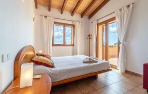 4 chambres, fer et planche à repasser, lit parapluie, Wi-Fi gratuit