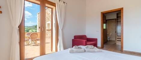 4 soverom, strykejern/-brett, reiseseng for barn og wi-fi (inkludert)