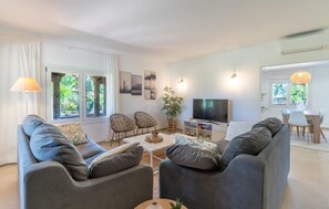 Smart-TV, Tischfußball, Tischtennisplatte