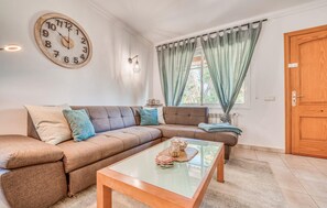 Smart TV - Gorgeous home in Alcudia with private swimming pool, can be inside or outside (Alcudia)