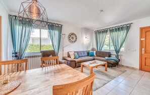 Smart TV - Gorgeous home in Alcudia with private swimming pool, can be inside or outside (Alcudia)