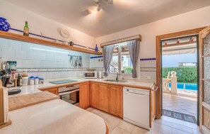 Fridge, microwave, oven, stovetop - Gorgeous home in Alcudia with private swimming pool, can be inside or outside (Alcudia)