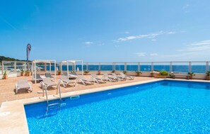 Pool - Gorgeous apartment in Cala Ratjada with outdoor swimming pool (Cala Ratjada)