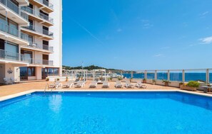 Pool - Gorgeous apartment in Cala Ratjada with outdoor swimming pool (Cala Ratjada)