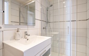 Shower, hair dryer - Cozy home in Manacor with private swimming pool, can be inside or outside (Manacor)