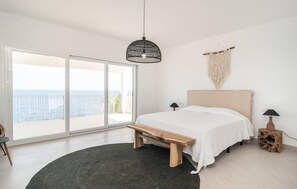 3 bedrooms, iron/ironing board, travel cot, free WiFi - Beautiful home in Cala dOr with private swimming pool, can be inside or outside (Cala dOr)