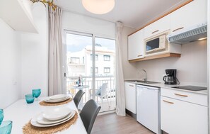 Coffee/tea maker, fridge, microwave, oven - Cozy apartment in Can Picafort with WiFi (Can Picafort)