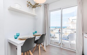Dining - Cozy apartment in Can Picafort with WiFi (Can Picafort)