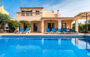 A two-story building with a swimming pool, outdoor seating, and a satellite dish. - Nice home in Sa Rapita with private swimming pool, can be inside or outside (Sa Rapita)