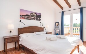 4 bedrooms, in-room safe, iron/ironing board, travel cot - Awesome home in Sa Rapita with private swimming pool, can be inside or outside (Sa Rapita)