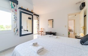4 bedrooms, iron/ironing board, travel cot, free WiFi - Amazing home in Sa Coma with private swimming pool, can be inside or outside (Sa Coma)