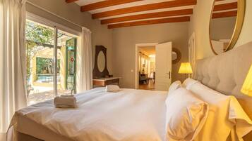 5 slaapkamers, een strijkplank/strijkijzer, gratis wifi