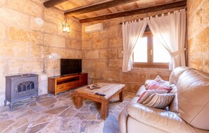 TV - Stunning home in Llucmajor with private swimming pool, can be inside or outside (Llucmajor)
