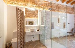 Shower, hair dryer - Gorgeous home in Llucmajor with private swimming pool, can be inside or outside (Llucmajor)