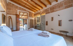 2 bedrooms, iron/ironing board, travel cot, free WiFi - Gorgeous home in Llucmajor with private swimming pool, can be inside or outside (Llucmajor)