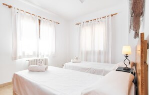4 bedrooms, in-room safe, iron/ironing board, travel cot - Gorgeous home in Sa Rapita with private swimming pool, can be inside or outside (Sa Rapita)