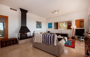 Smart TV, ping pong - Gorgeous home in Calvia with private swimming pool, can be inside or outside (Calvia)