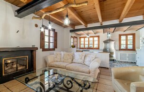 Smart TV - Pet friendly home in Llucmajor (Llucmajor)