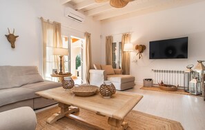 Smart TV - Cozy home in Palma with private swimming pool, can be inside or outside (Palma)