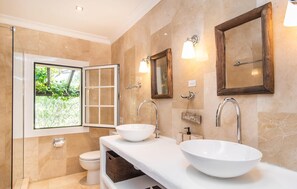 Shower, hair dryer - Cozy home in Palma with private swimming pool, can be inside or outside (Palma)