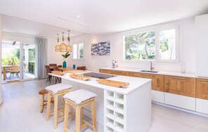 Réfrigérateur, four, plaque de cuisson, lave-vaisselle