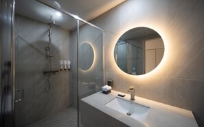 Signature Twin Room, City View | Bathroom | Shower, hair dryer, towels, soap - Daegu Hyeonpung Prana Hotel (Daegu)