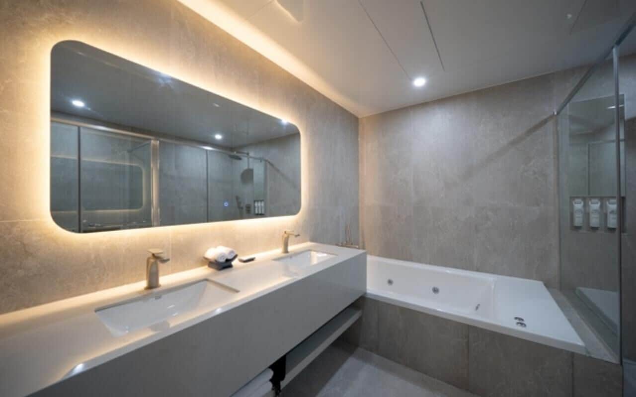 VIP Premium Twin Rooftop - Pool Access | Bathroom | Shower, hair dryer, towels, soap