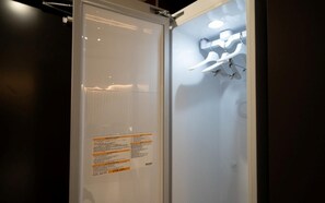 Premium Twin Room, City View | Bathroom