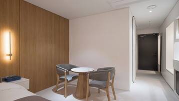 Signature Room, City View | Free WiFi