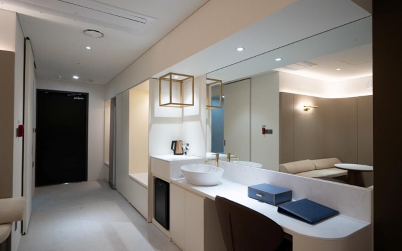 Signature Twin Room, City View | Interior