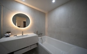 VIP Signature Twin Rooftop - Pool Access | Bilik Mandi | Pancuran mandi, pengering rambut, tuala disediakan, sabun