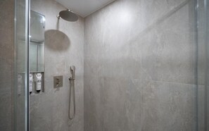 Premium Suite | Bathroom | Shower, hair dryer, towels, soap - Daegu Hyeonpung Prana Hotel (Daegu)