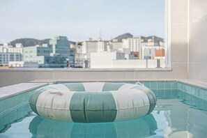 Literie de qualité supérieure, coffres-forts dans les chambres, bureau