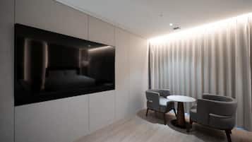 Premium Twin Room, City View | Interior