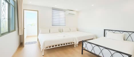 Family Room, Balcony