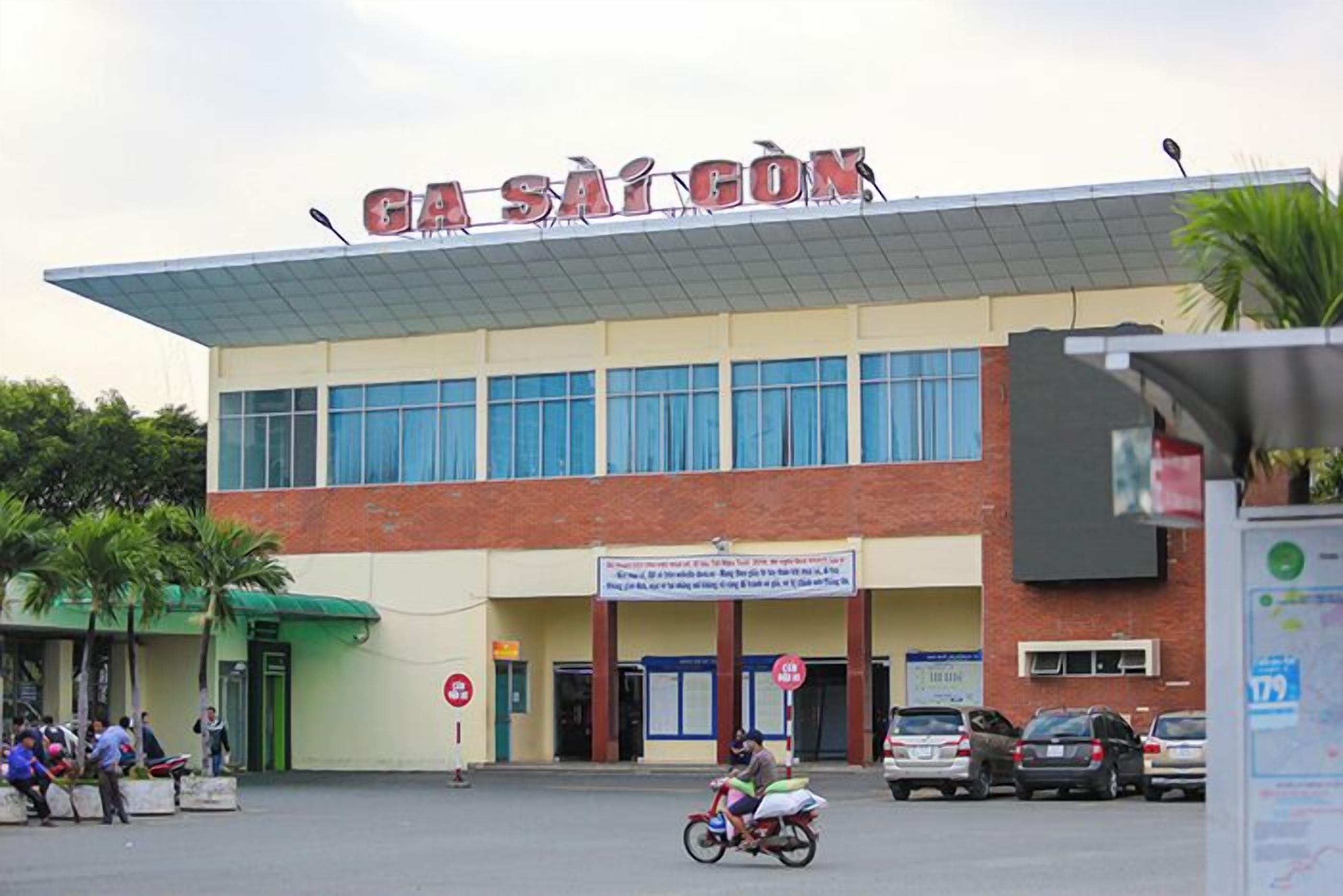 A building with a sign reading 'GA SAIGON' on the roof.
